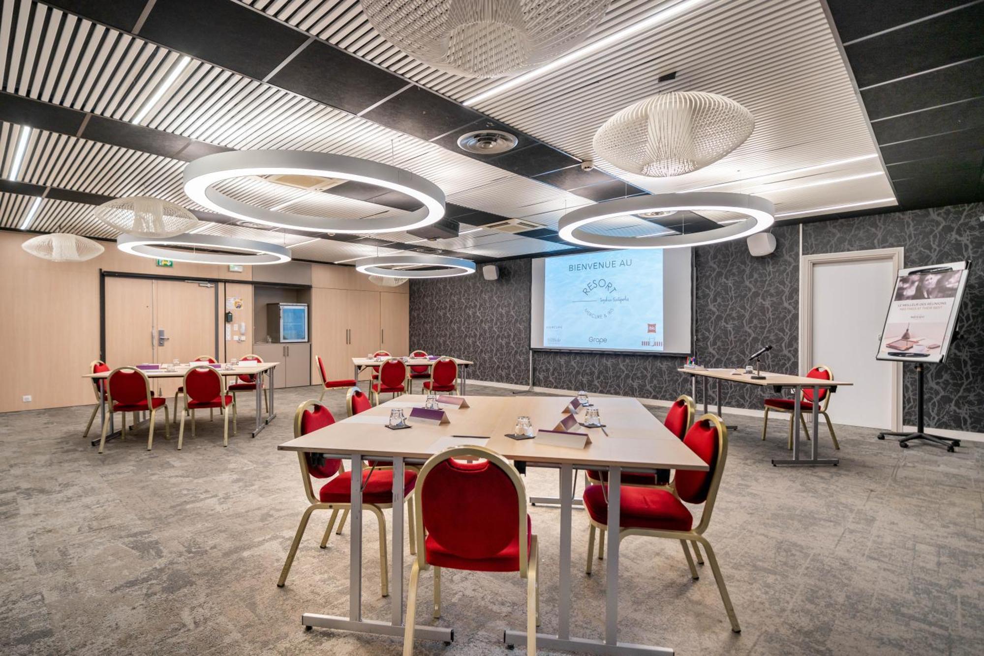Hotel Mercure Antibes Sophia Antipolis 4*